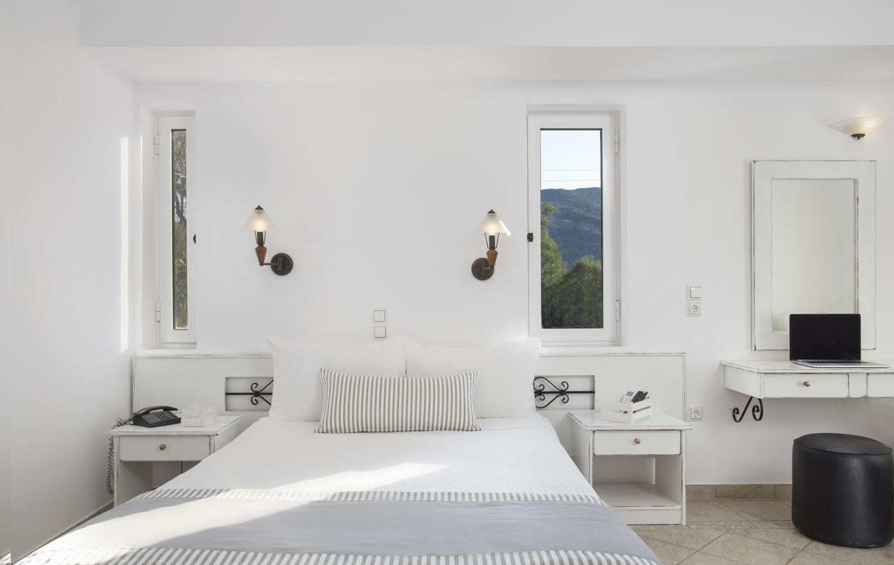 Iris Beach Hotel Monemvasía Екстериор снимка