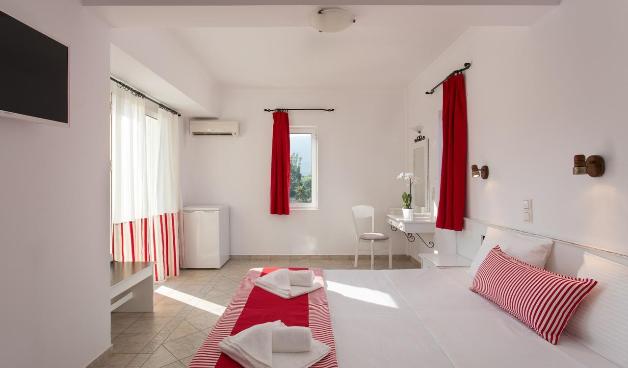 Iris Beach Hotel Monemvasía Екстериор снимка