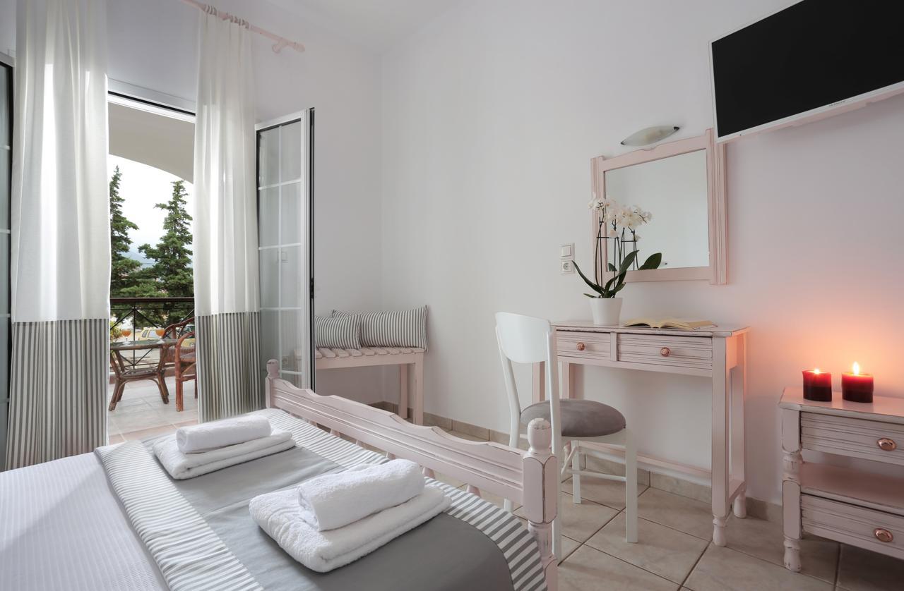 Iris Beach Hotel Monemvasía Екстериор снимка